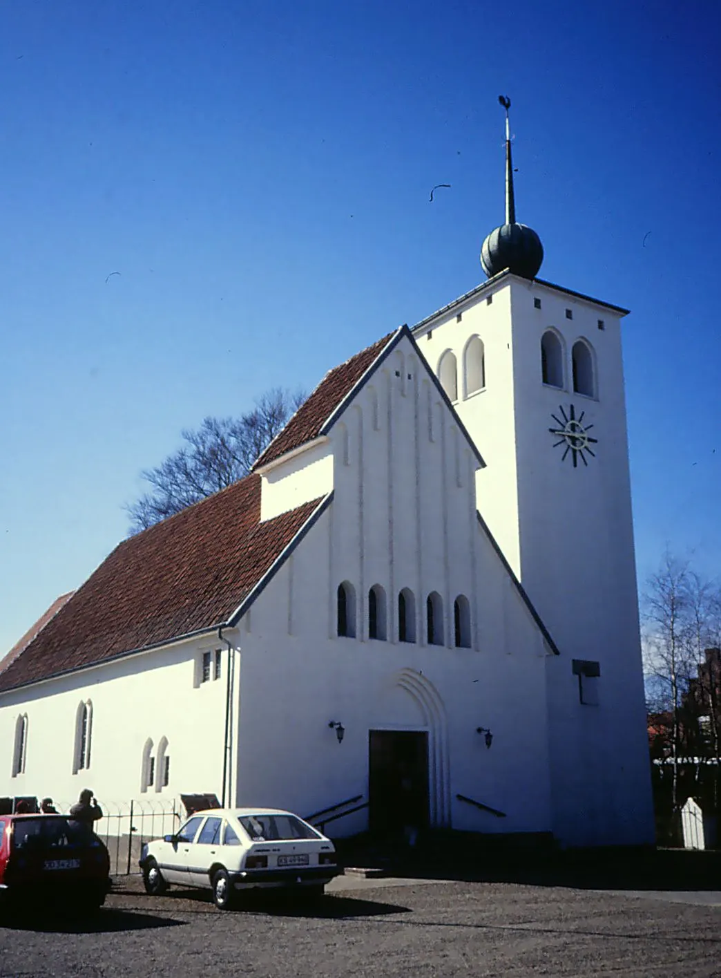 Kirken i Ans, april 1997.