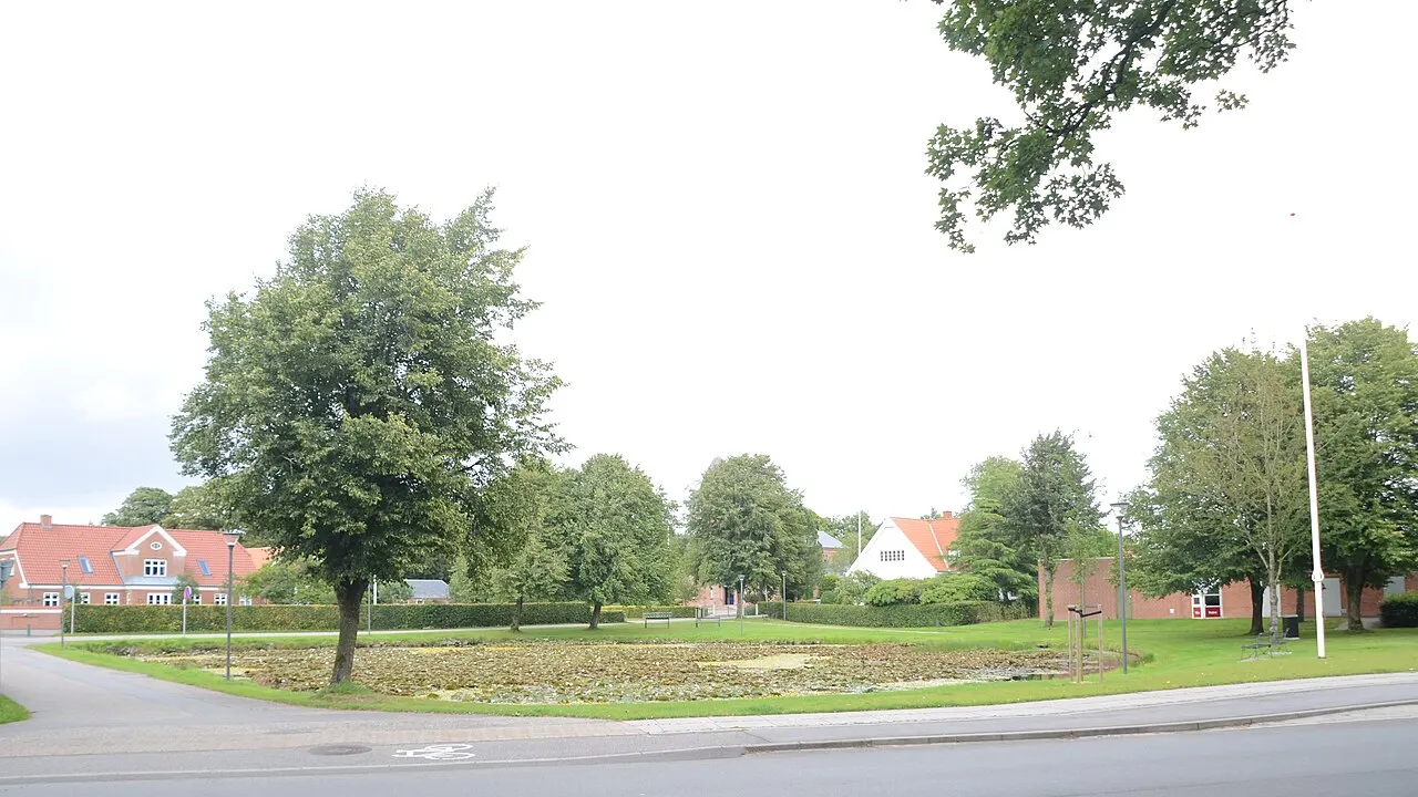 Det centrale vandhul i byen Askov vest for Vejen