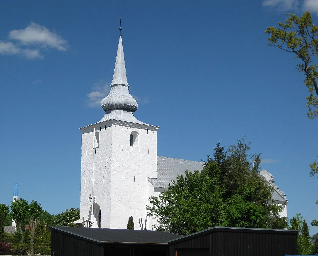 Bredsten Kirke i Bredsten. Den lille by ligger i det centrale Sydjylland, Region Syddanmark.