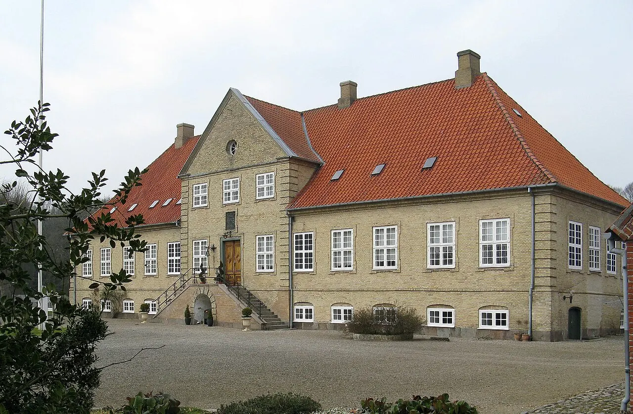 Favrskov hovedgård 3 km vest for Hadsten, Favrskov Kommune.