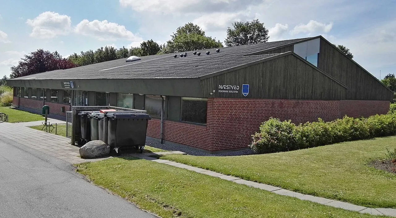 Den tidligere Holmegaard Kommunes rådhus på Kildegårdsvej 56 i Fensmark - nu Fensmark Bibliotek