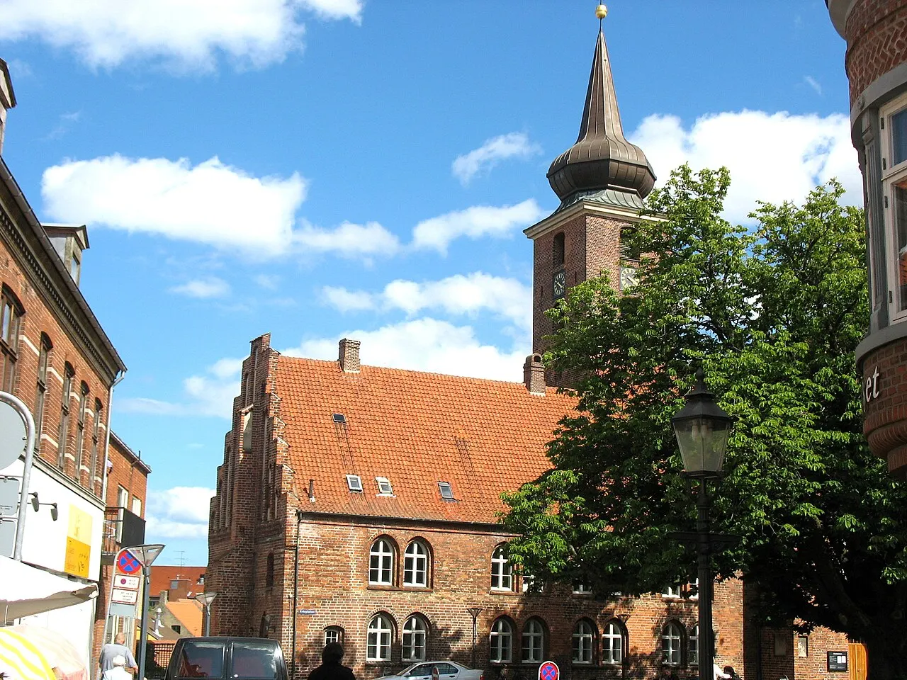 Klosterkirken med urterhave i Nykøbing Falster.