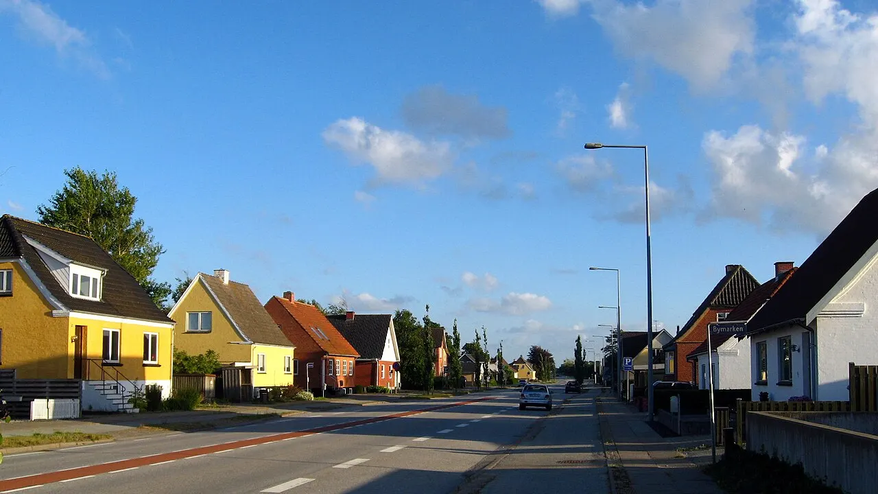 Harken er en landsby i det centrale Vendsyssel, beliggende otte kilometer syd for Hjørring og 16 kilometer nord for Brønderslev. Byen…