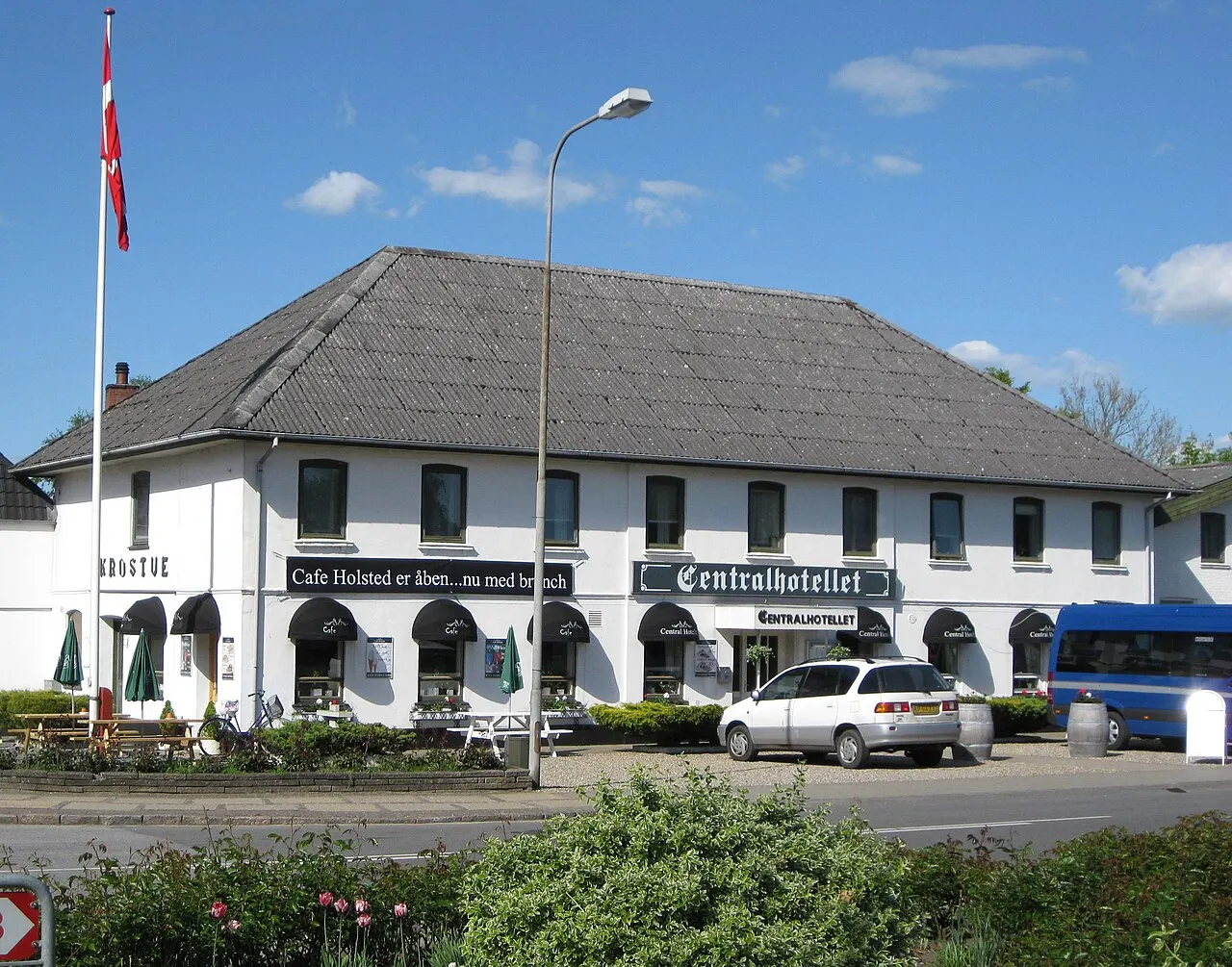 Centralhotellet i den lille by Holsted. Byen ligger i Vejen Kommune, Sydjylland.