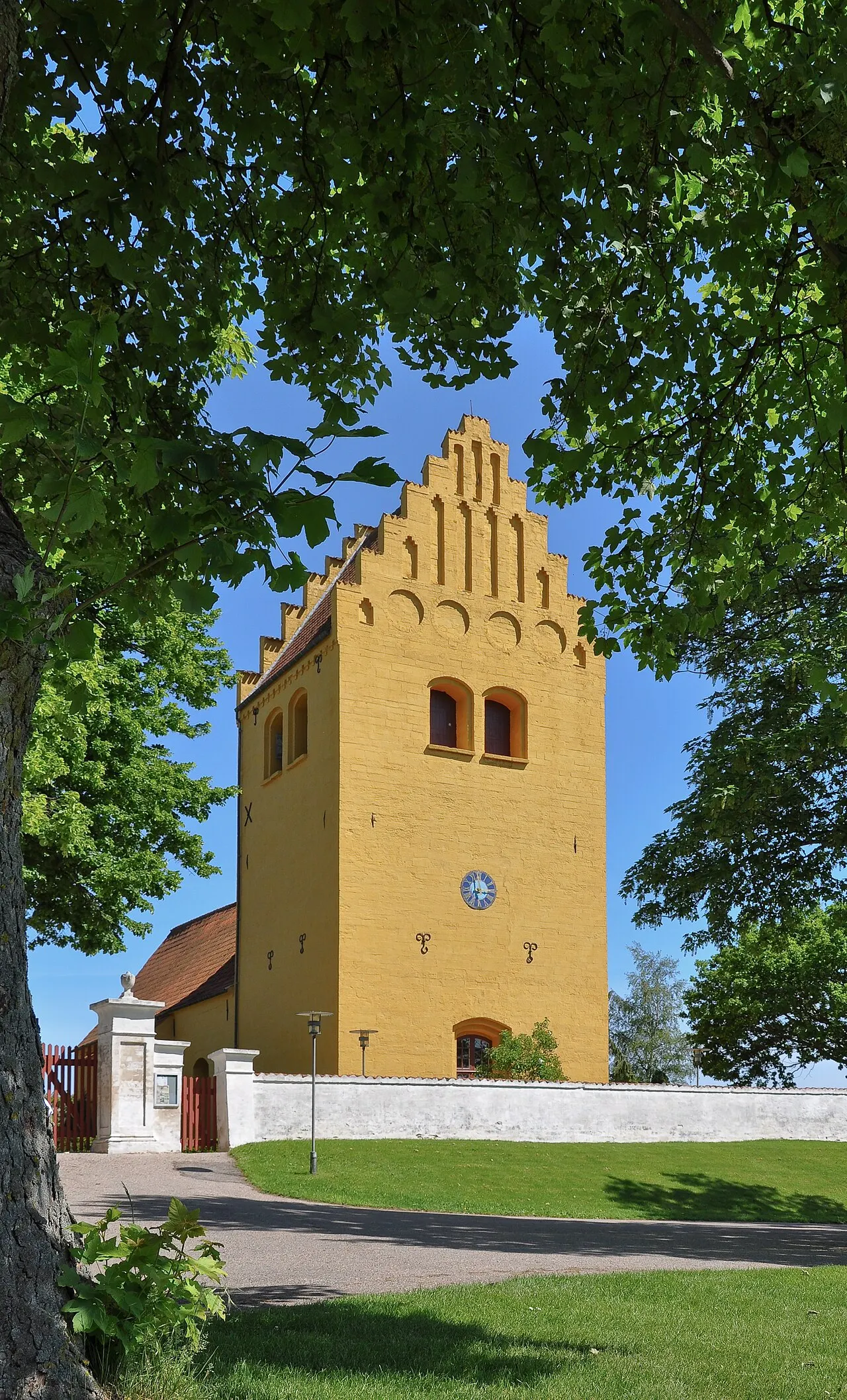 Holtug Kirke i Stevns Kommune, Danmark.
