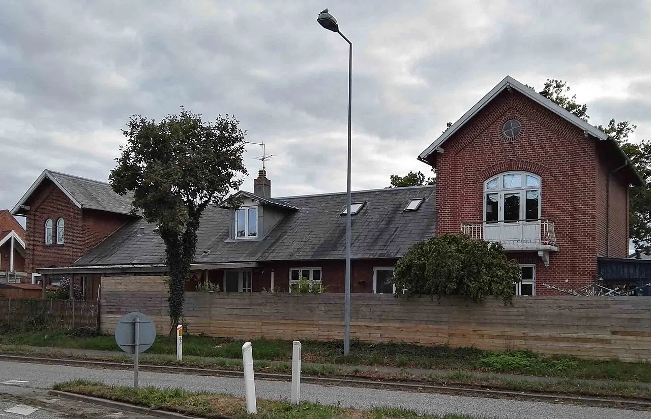 Hov Station fra sporsiden