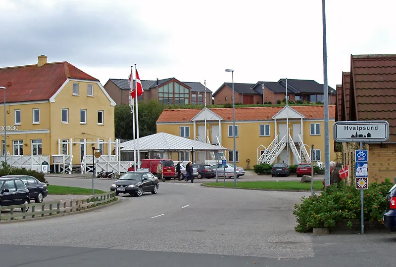 Hvalpsund ligger i Farsø Kommune. indtil Kommunalreformen i 1970 lå det i Gislum Herred, Aalborg Amt / Nordjylland Amt , Denmark.