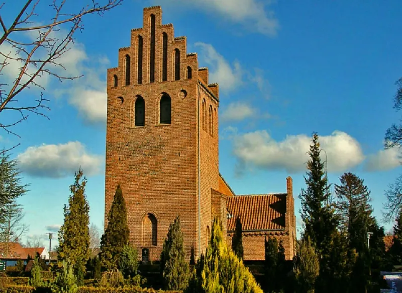 Ishøj Landsby kirke, fra vest