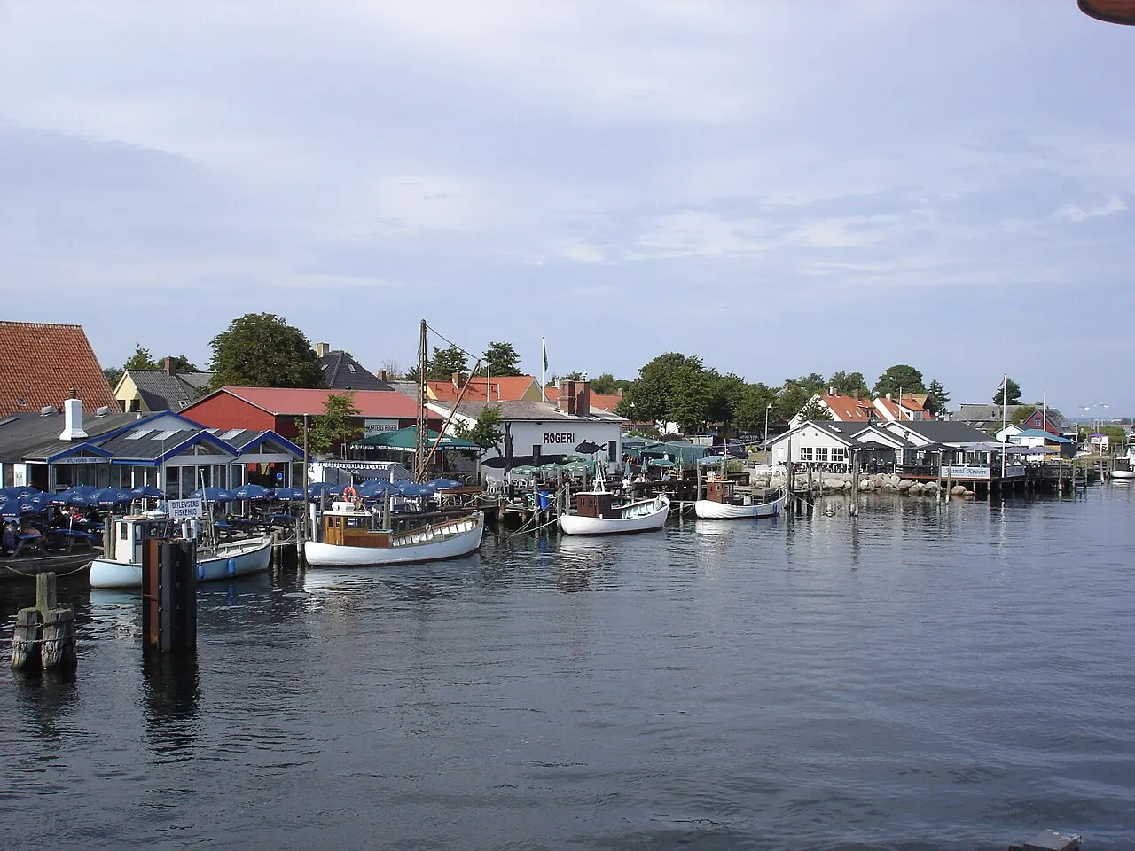 Karrebæksminde Havn langs kanalen