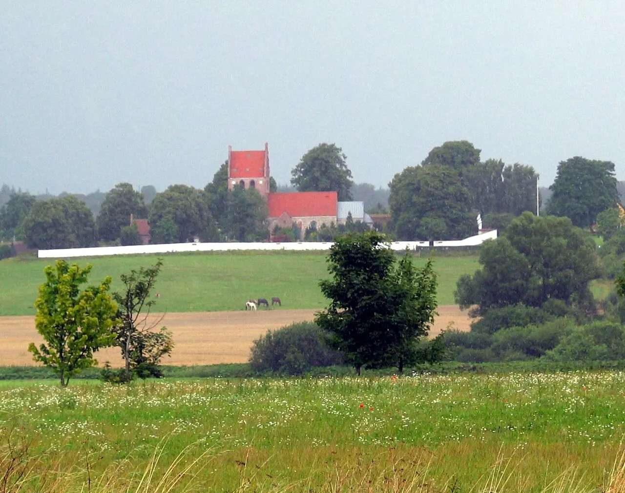 Kirke Værløse set fra syd (Lejrvej ved Steengaarden)