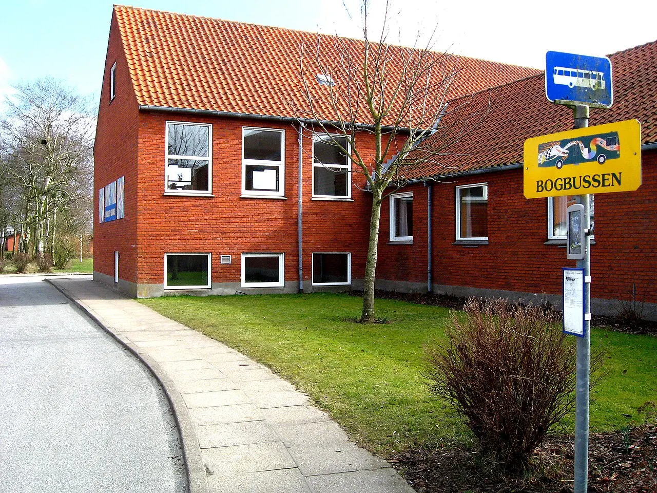 Bogbusholdeplads ved Lørslev Skole, Lørslev, Hjørring Kommune