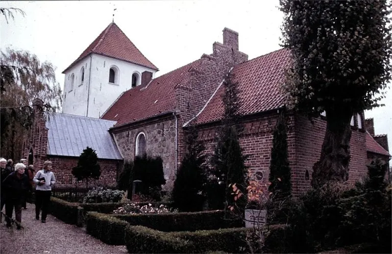 Lynge Kirke i Danmark. Lynge kirke
