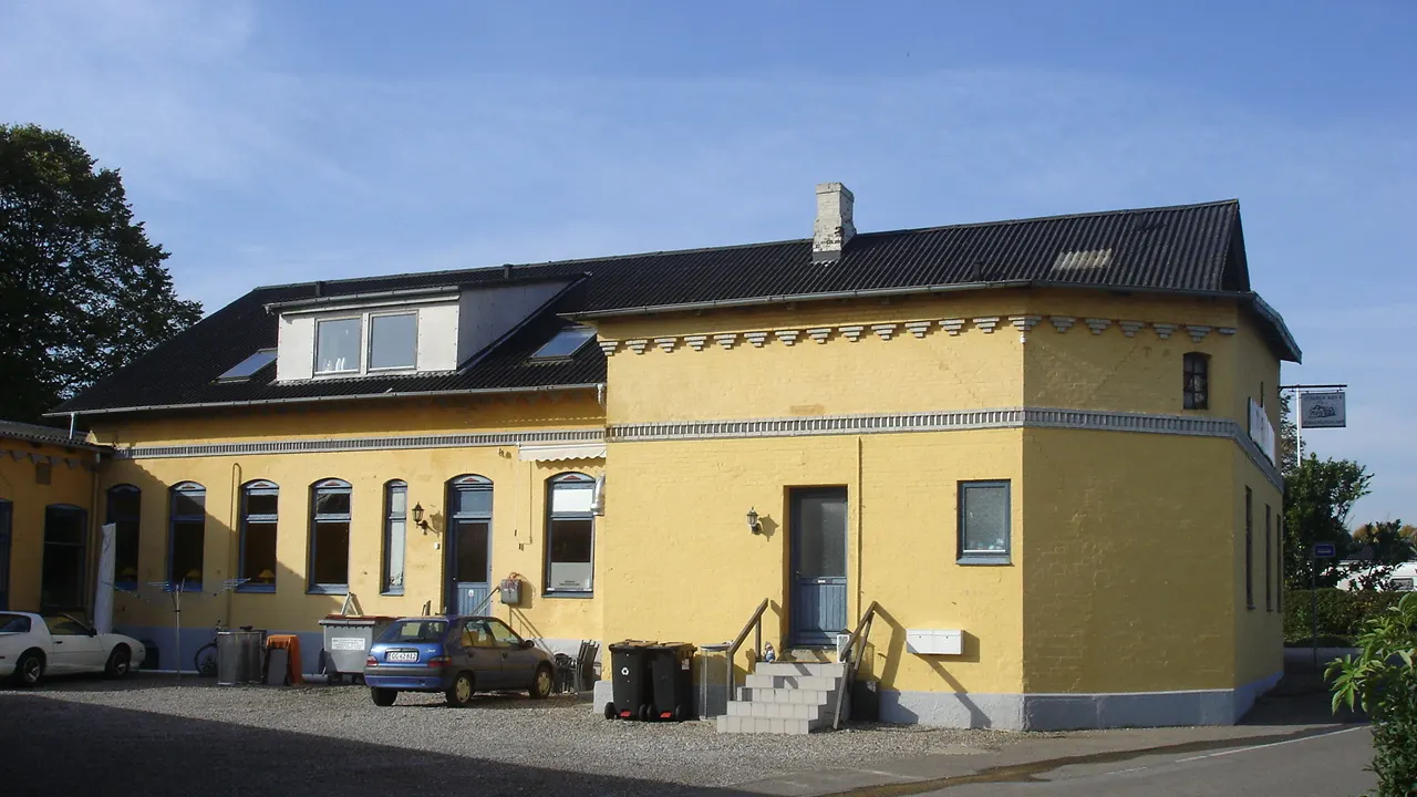 Lysabild amtsbanestation, nu Lysabild Forsamlingsgård, fra øst