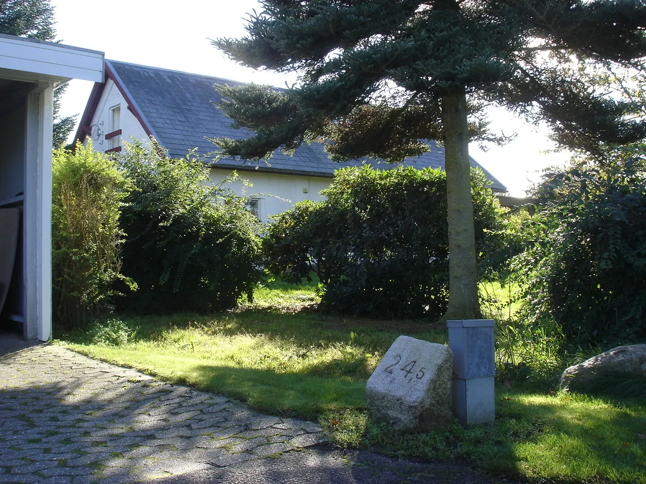 Ølholm Station fra Ø med km-sten: 24,5 km fra Horsens