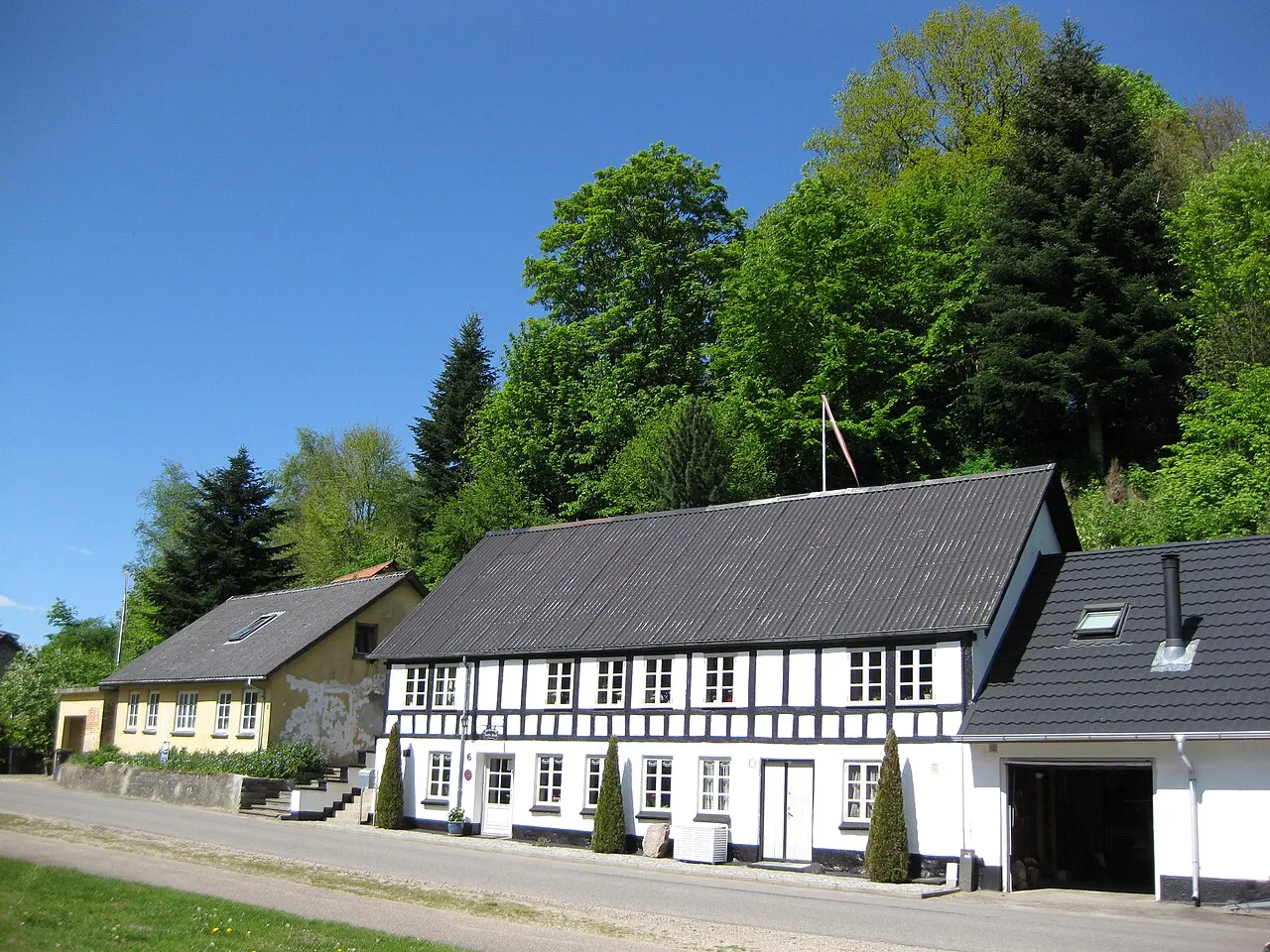 Randbøldal, bakkelandsby i Vejle Kommune, Sydjylland.