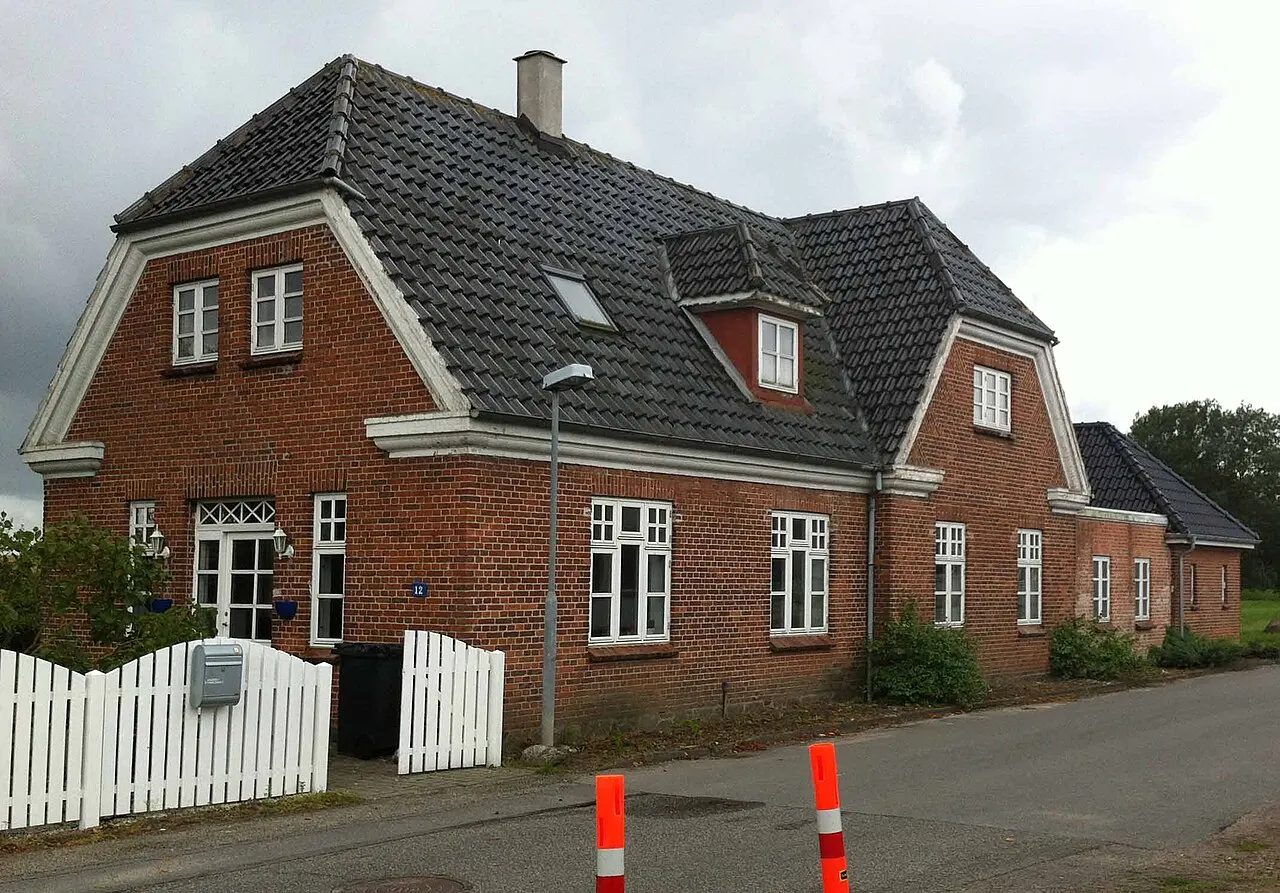 Røjle Station, vejsiden fra Ø