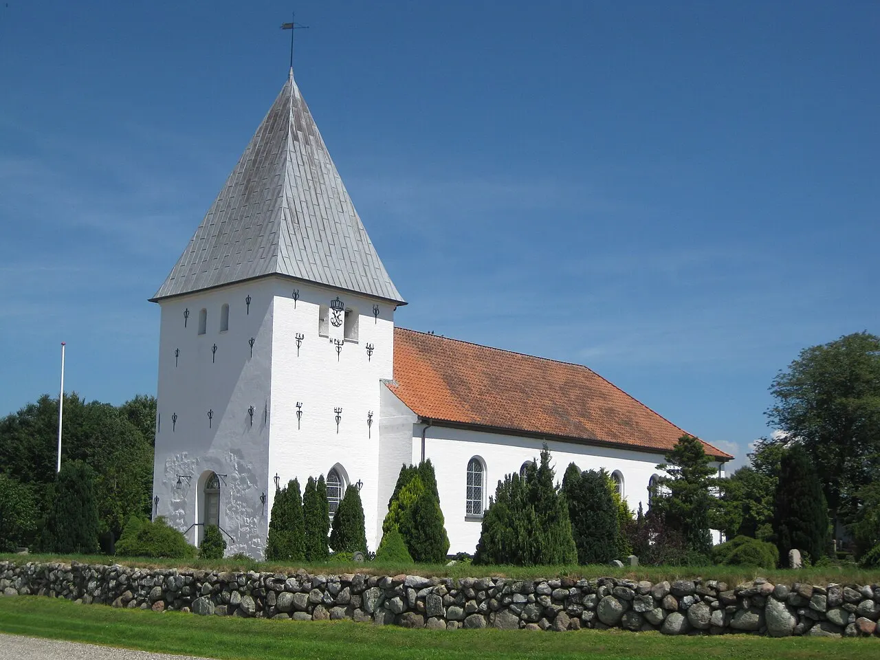 Vejstrup Kirke i landsbyen Sjølund syd for Kolding.