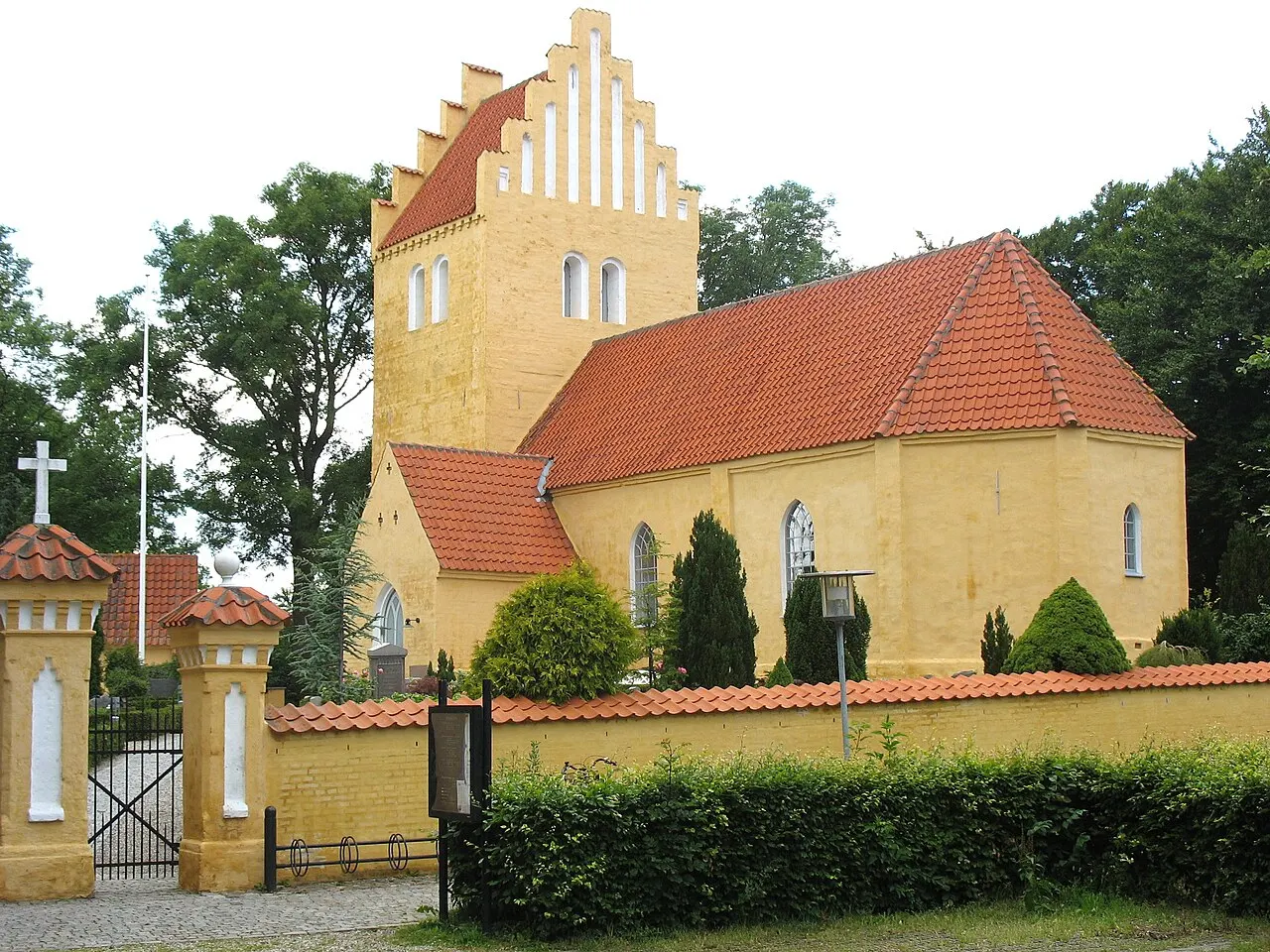 Solrød Kirke på Midtsjælland mellem Køge og Roskilde.