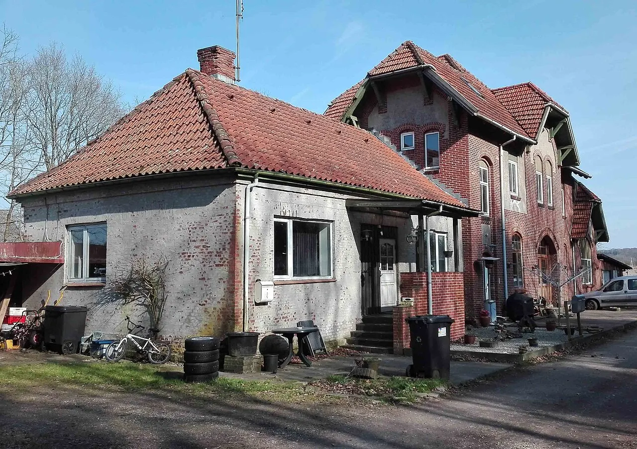 Tørsbøl Station, vejsiden fra sydvest