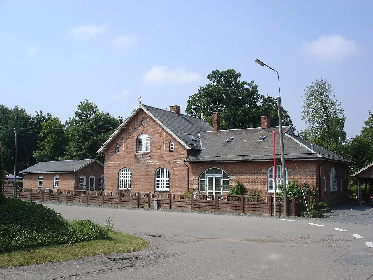 Jerslev Station fra vejsiden