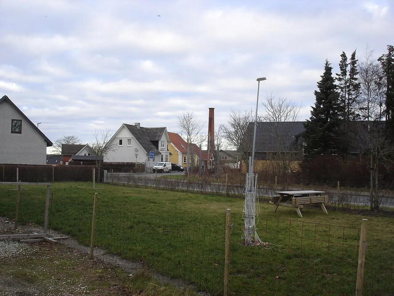 Vegger set fra syd med mejeriets skorsten (storkereden var ikke på den, men på smedens skorsten)