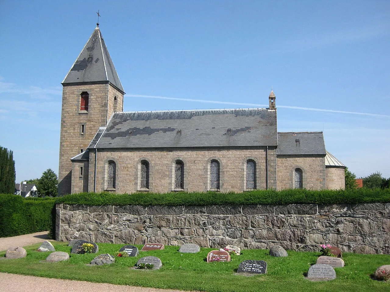 Vestermarie Kirke i den lille by Vestermarie på Bornholm.